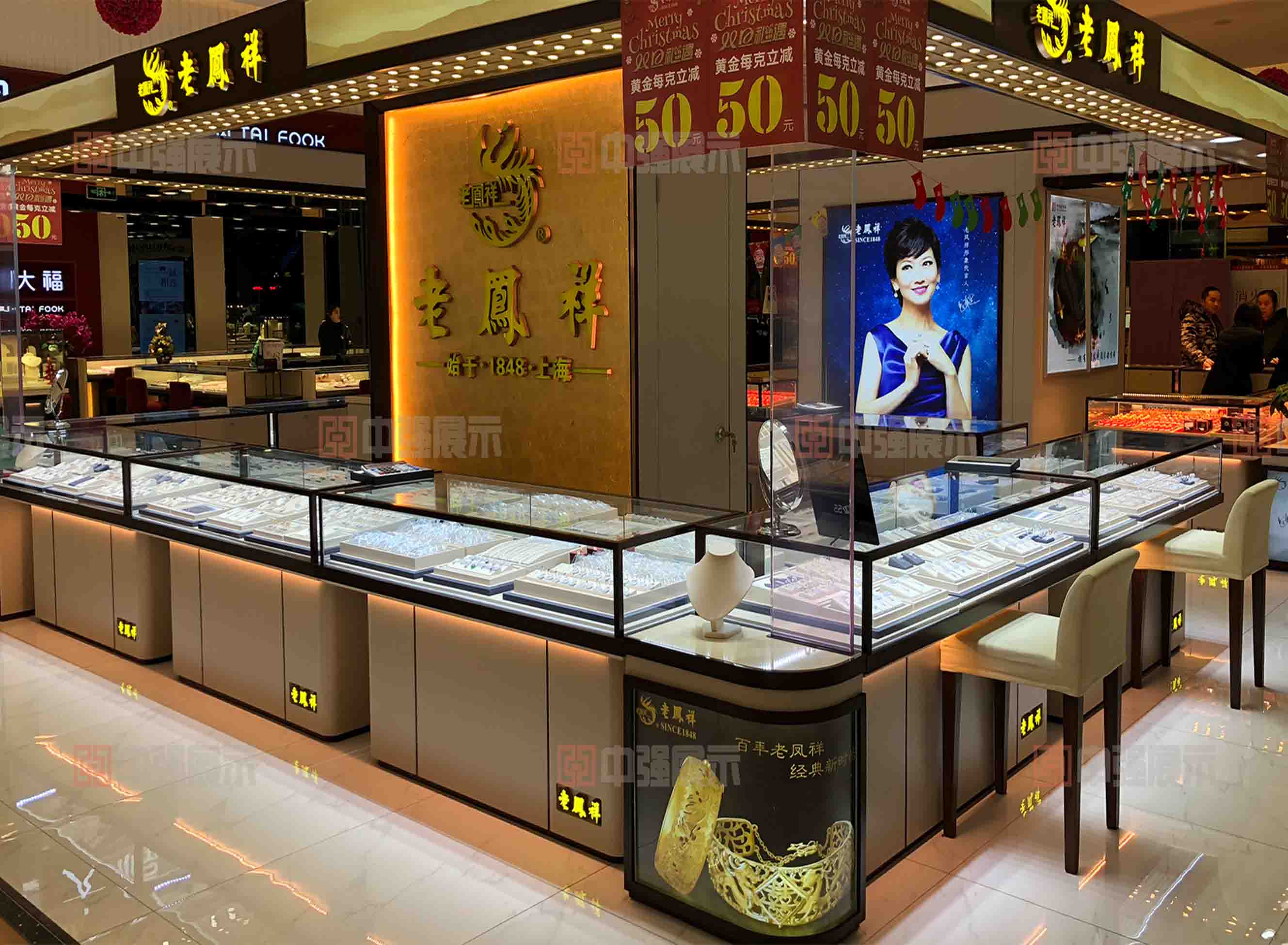 老鳳祥珠寶展柜設(shè)計